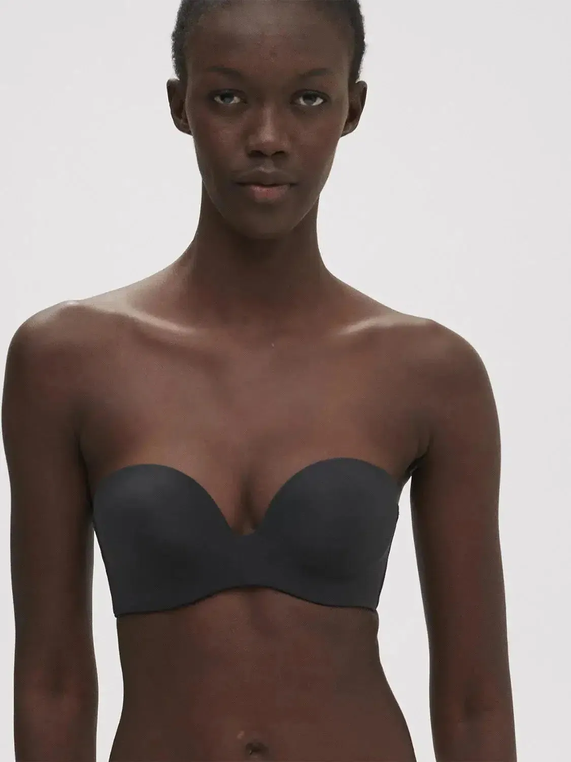 Black Essential Strapless Bra.